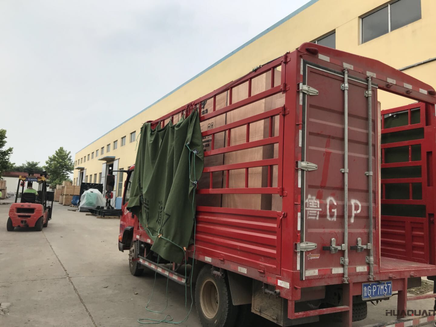 8月21日，一臺800kw自動化柴油發電機組從華全動力順利發往西北地區咸陽市