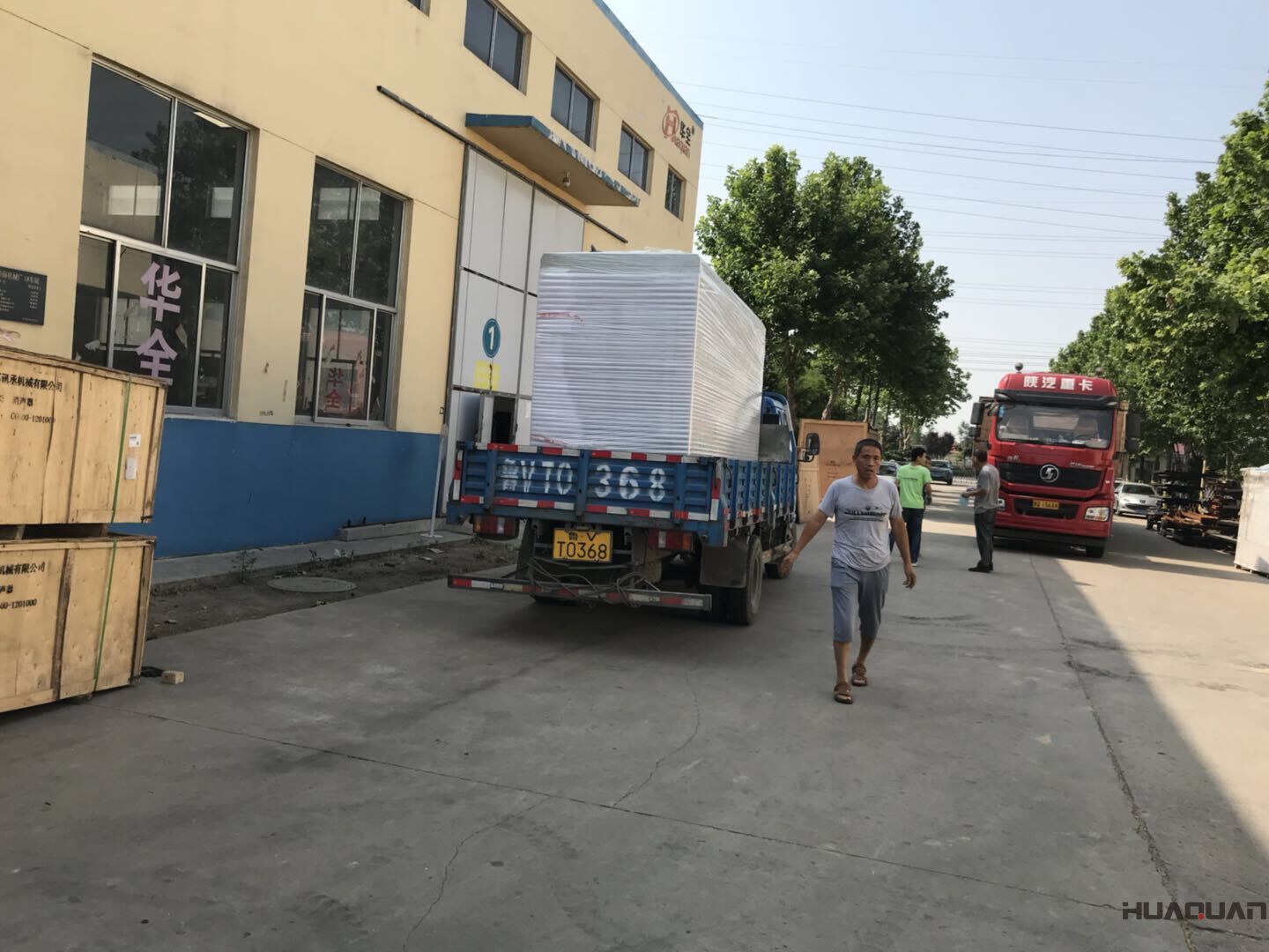 馬先生從華全動力采購的500kw和100kw靜音箱柴油發電機組于8月27日順利發往河北