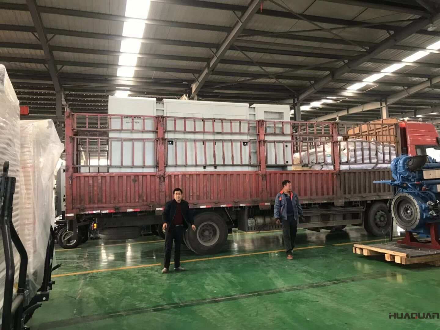 天氣逐漸變冷，但是華全發(fā)電機(jī)組的銷量卻沒(méi)有變冷，內(nèi)蒙古的馬先生于10月31日在華全動(dòng)力采購(gòu)了一臺(tái)1000kw立柜自啟動(dòng)柴油發(fā)電機(jī)組