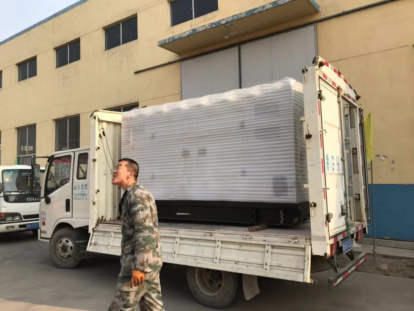 1月7日，謝先生從華全動力采購的150kw四保護柴油發(fā)電機組成功發(fā)往山東省