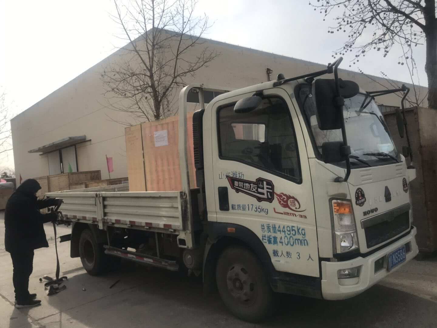 1月8日，薛先生從華全動力采購的50kw移動拖車柴油發(fā)電機組現已成功發(fā)往福建省
